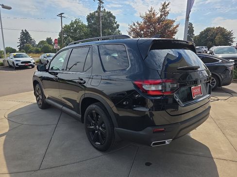 New 2025 Honda Pilot Black Edition image 4