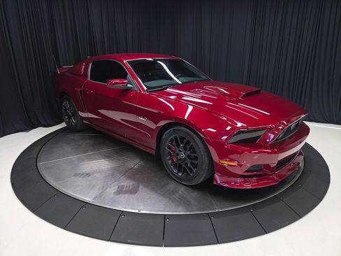 Used 2014 Ford Mustang GT Premium w/ Comfort Package RWD image 15
