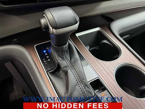 Used 2021 Toyota Sienna XLE AWD/4WD image 37