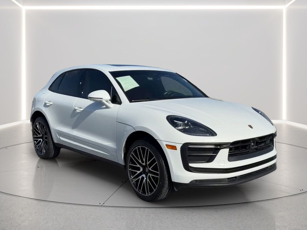Used 2024 Porsche Macan AWD/4WD image 3