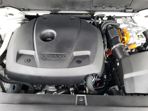 Certified 2024 Volvo XC90 T8 Plus AWD/4WD image 27