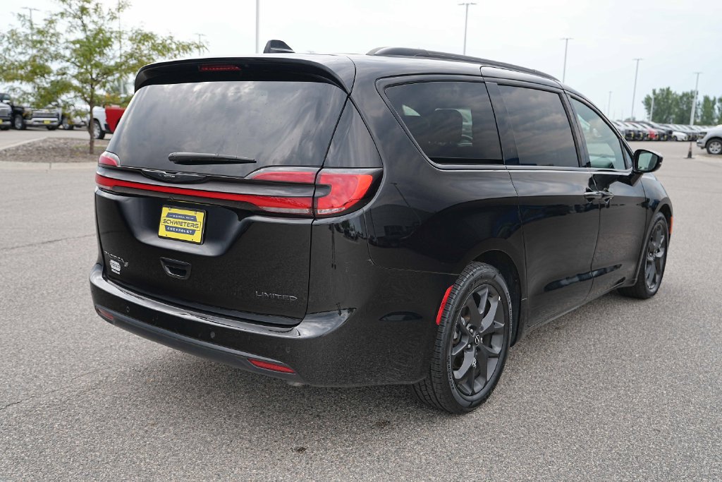 Used 2025 Chrysler Pacifica Limited FWD image 7
