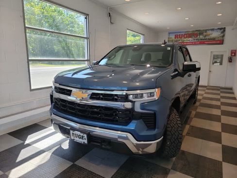 Used 2024 Chevrolet Silverado 1500 LT AWD/4WD image 2
