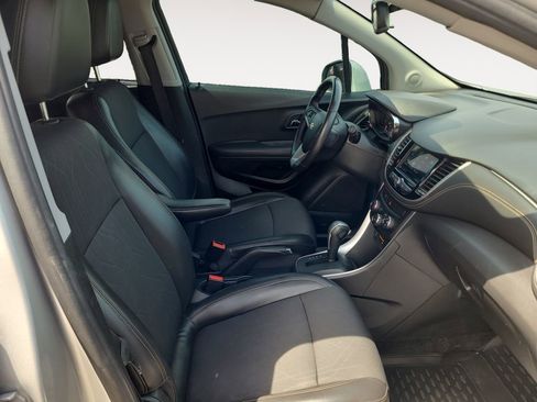 Used 2018 Chevrolet Trax LT w/ LT Convenience Package AWD/4WD image 15