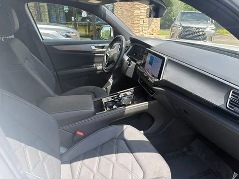 Used 2025 Volkswagen Atlas Cross Sport SE AWD/4WD image 28