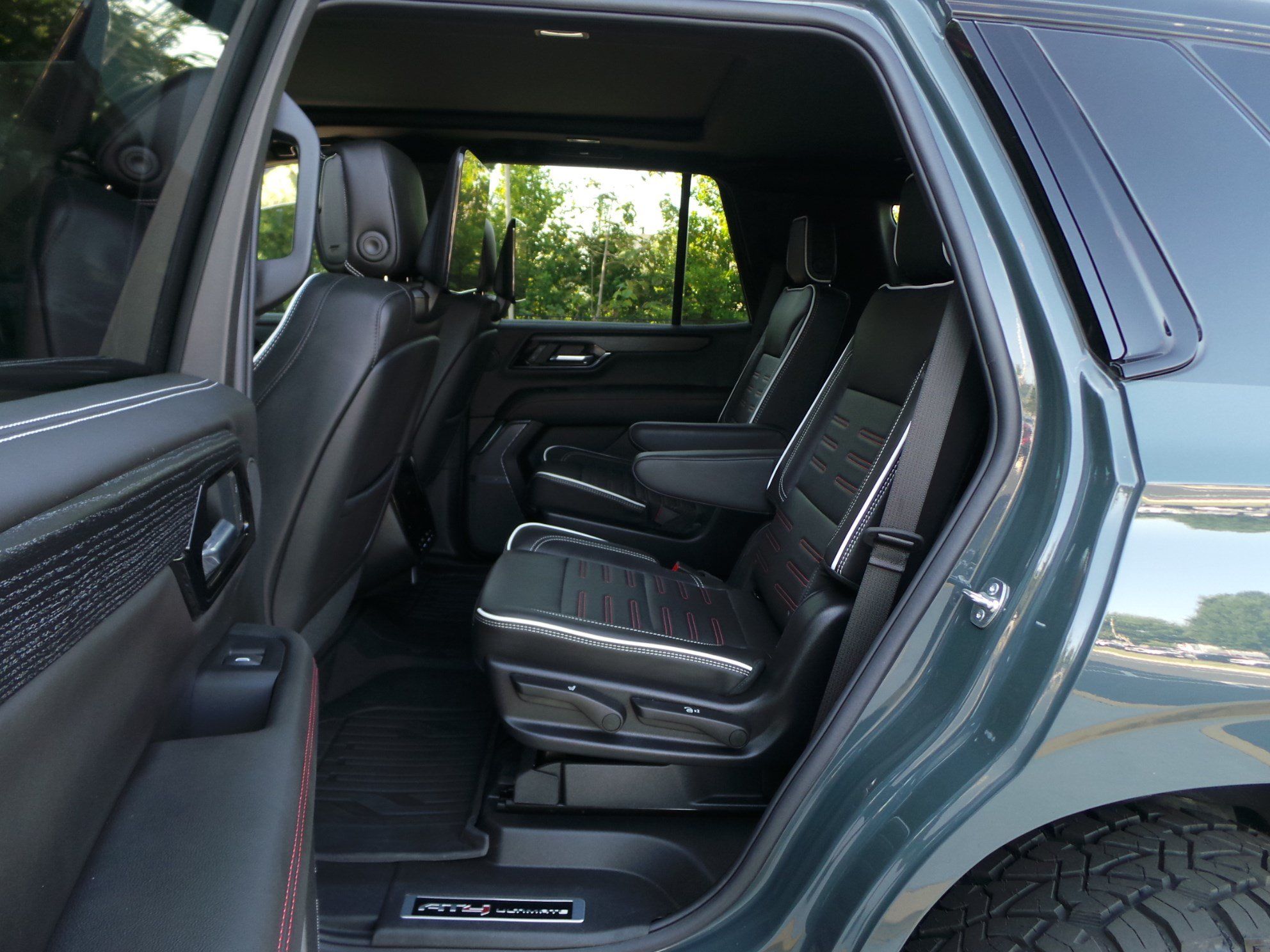 Used 2025 GMC Yukon AT4 Ultimate w/ LPO, Floor Liner Package AWD/4WD image 40