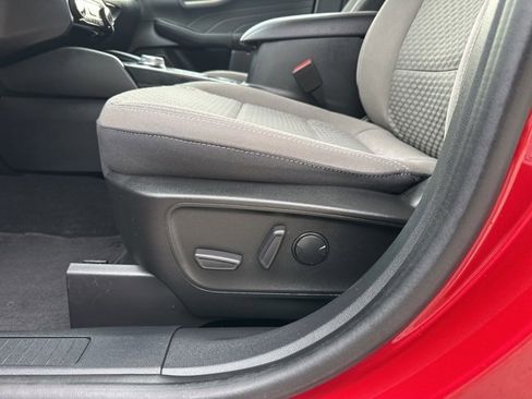 Used 2022 Ford Escape SE w/ SE Sport Appearance Package image 11