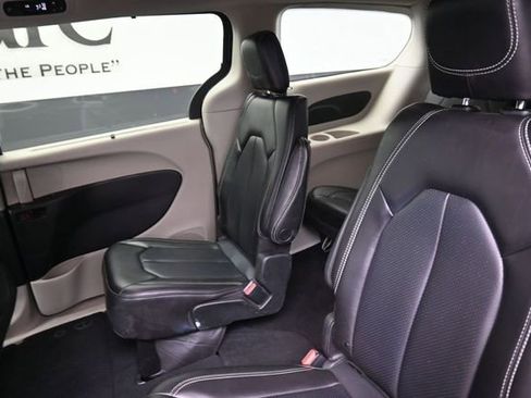 Used 2023 Chrysler Pacifica Touring-L FWD image 20