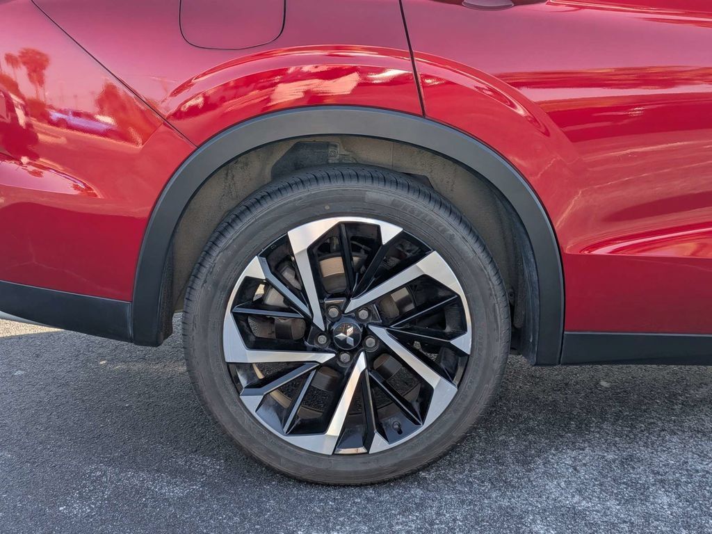 Used 2023 Mitsubishi Outlander SE FWD image 10