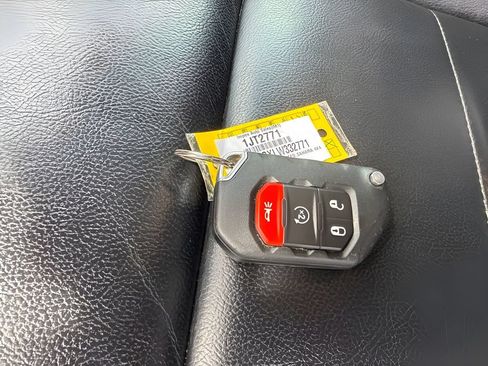 Used 2020 Jeep Wrangler Unlimited Sahara AWD/4WD image 22