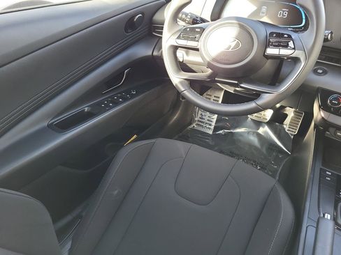 Used 2025 Hyundai Elantra Sport image 15