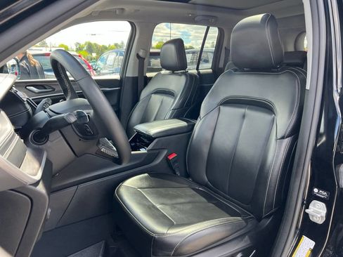 Used 2023 Jeep Grand Cherokee Limited AWD/4WD image 19