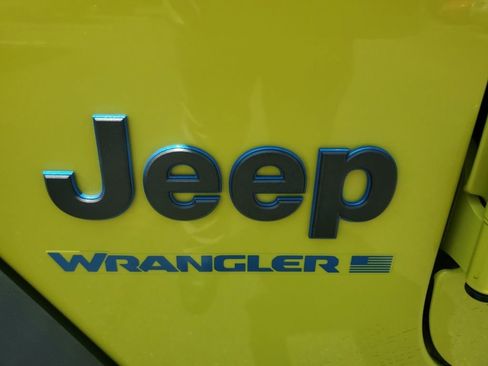 Used 2023 Jeep Wrangler Unlimited w/ Cold Weather Group image 12