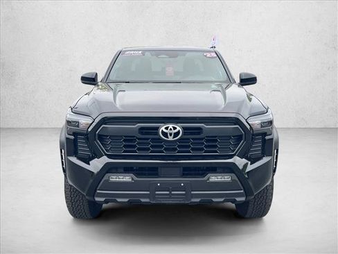 Certified 2025 Toyota Tacoma TRD Off-Road image 2