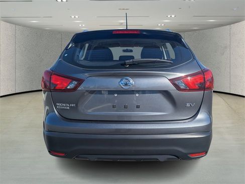 Used 2018 Nissan Rogue Sport SV image 4