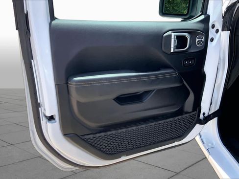 Used 2025 Jeep Wrangler Unlimited Sahara AWD/4WD image 21