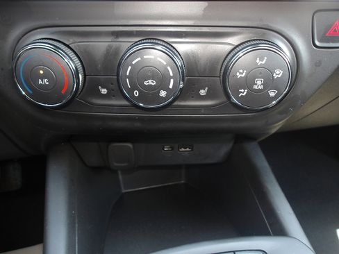 Used 2024 Chevrolet Trax LS w/ LS Convenience Package FWD image 19
