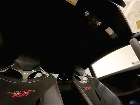 Used 2021 Lamborghini Huracan EVO RWD image 20