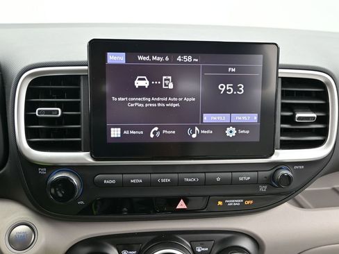 Used 2025 Hyundai Venue SEL FWD image 14