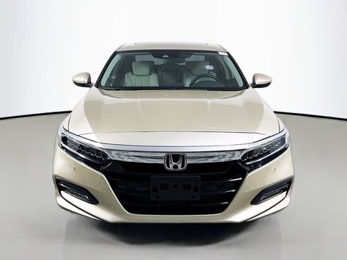 Used 2019 Honda Accord Touring image 2