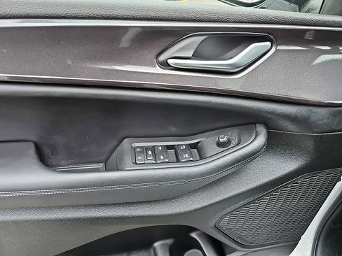 Used 2023 Jeep Grand Cherokee Altitude image 13