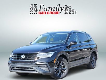 Used 2023 Volkswagen Tiguan SE w/ Panoramic Sunroof Package