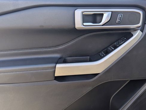 Used 2022 Ford Explorer XLT w/ Equipment Group 202A image 12