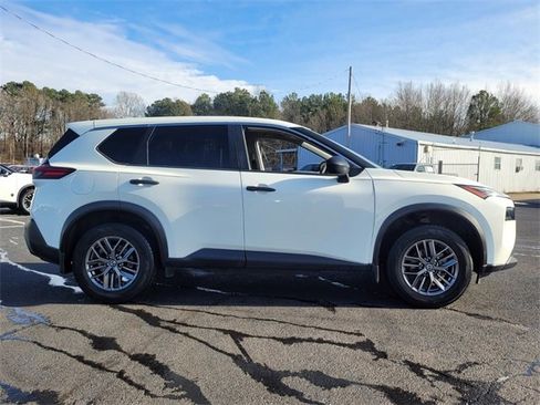 Used 2021 Nissan Rogue S image 2