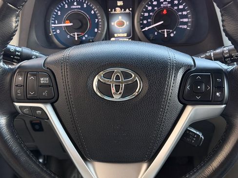 Used 2015 Toyota Sienna XLE Premium image 34