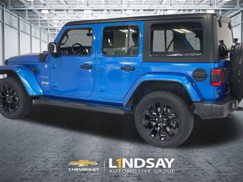 Used 2021 Jeep Wrangler Unlimited Sahara w/ Cold Weather Group AWD/4WD image 7