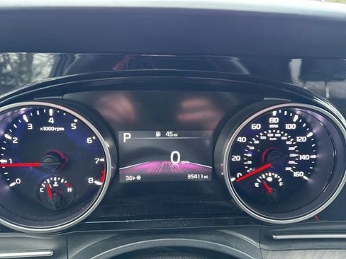 Used 2024 Kia Carnival EX image 8