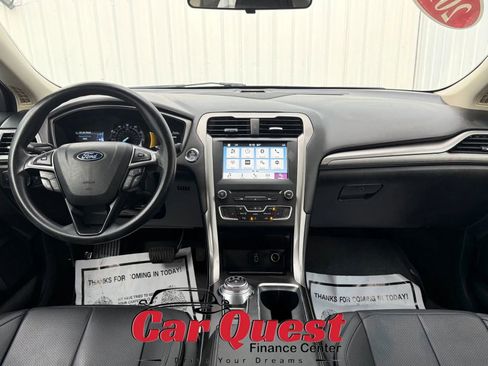 Used 2018 Ford Fusion SE w/ Fusion SE Technology Package FWD image 24