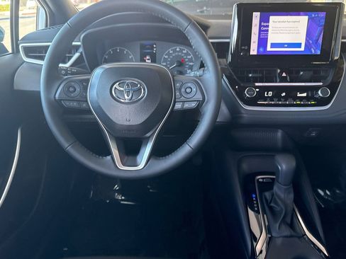 Certified 2025 Toyota Corolla SE image 17