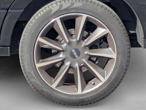 Used 2017 Lincoln Navigator Reserve image 18