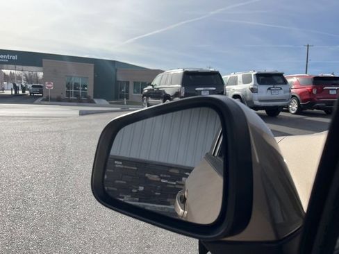 Used 2018 Chevrolet Trax LS image 28