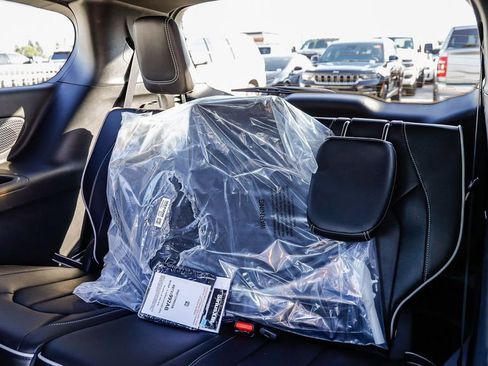 New 2026 Chrysler Pacifica Limited image 25