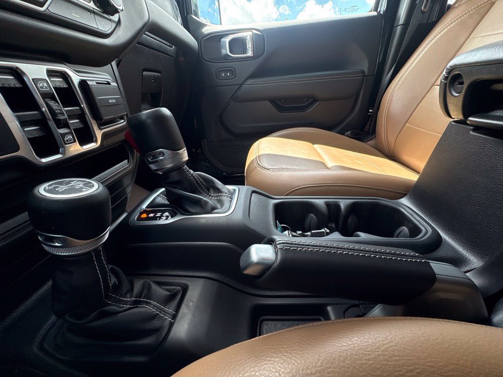 Used 2023 Jeep Wrangler Unlimited Sahara w/ Cold Weather Group AWD/4WD image 30