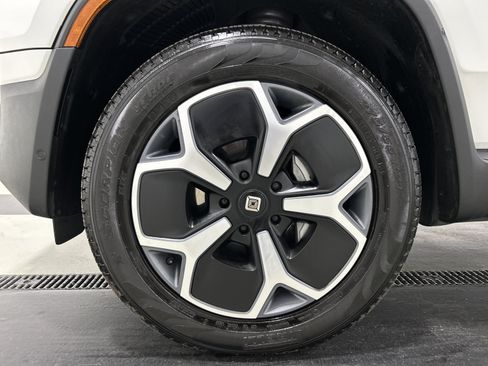 Used 2024 Rivian R1S Adventure AWD/4WD image 9