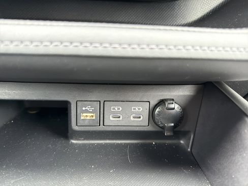 Used 2023 Toyota Highlander L image 18