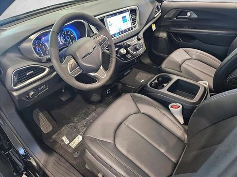 New 2026 Chrysler Voyager LX image 3