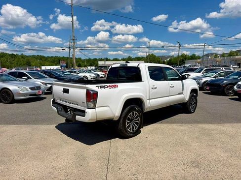 Used 2020 Toyota Tacoma TRD Sport w/ Technology Package AWD/4WD image 4