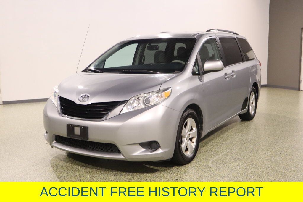 Used 2014 Toyota Sienna LE FWD image 4