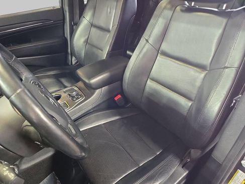 Used 2019 Jeep Grand Cherokee Limited w/ Luxury Group II image 19