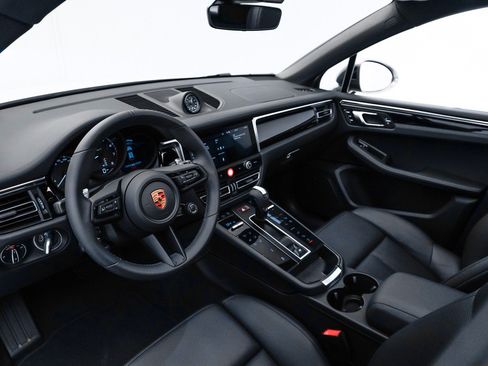 Certified 2023 Porsche Macan Turbo AWD/4WD image 4