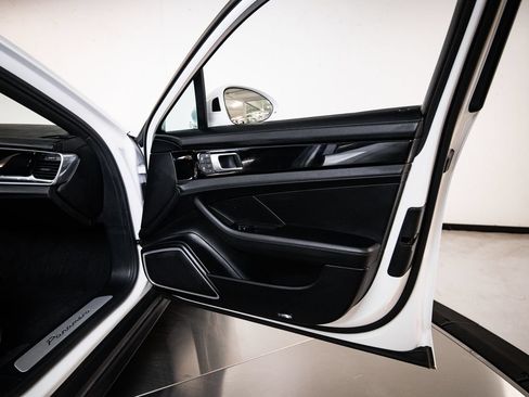 Certified 2023 Porsche Panamera image 27