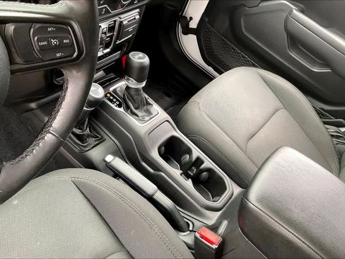 Used 2022 Jeep Wrangler Unlimited Sport AWD/4WD image 16