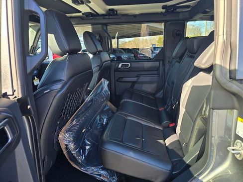 New 2025 Ford Bronco Badlands w/ Sasquatch Package AWD/4WD image 17