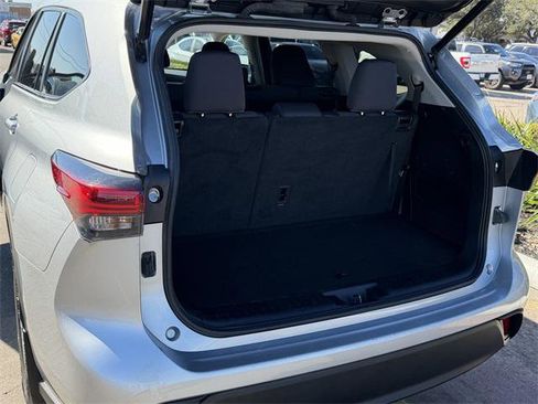 Certified 2023 Toyota Highlander LE image 24