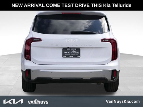 Used 2023 Kia Telluride LX image 5