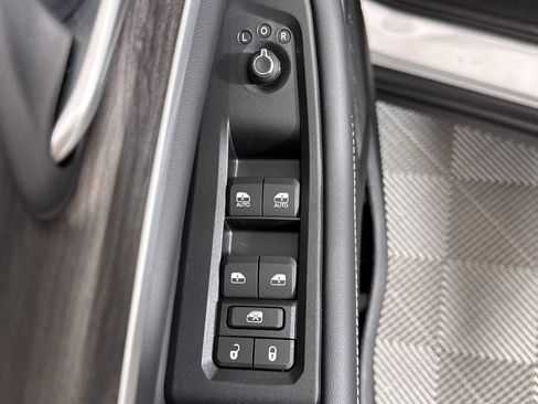 New 2025 Jeep Grand Cherokee L Limited w/ Black Appearance Package image 28